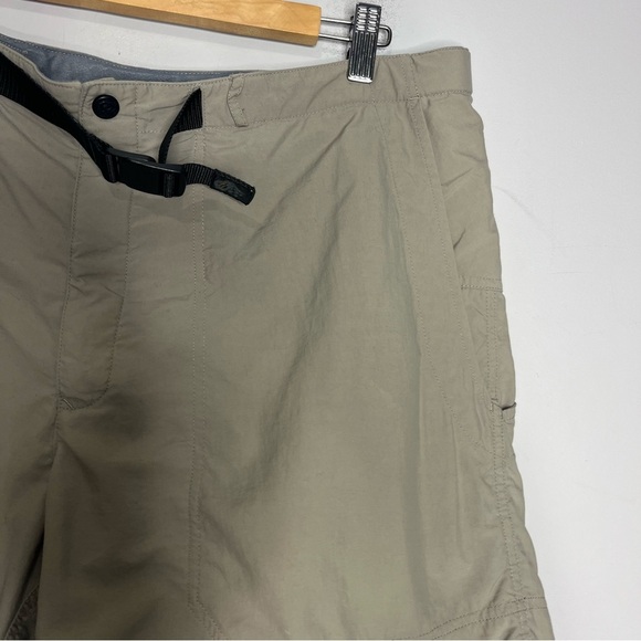Mountain Hardware Nylon Belted Hiking Shorts, size L - Picture 4 of 13